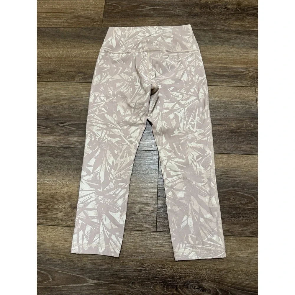 Lululemon Women's Wunder Under HR Crop Capris Size 6 Pink‎ Floral Leggings Clean
